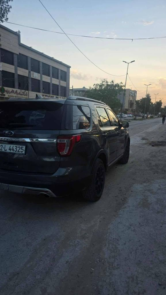 السلام عليكم للبيع او مراوس فورد اكسبلورر موديل 2017 مواصفات XLT  
شاشه كبيره اندرويد اوتو  ..كار بلي 
بانوراما
بصمه + رمز سری 
جنطه كهرباء
حساسات امامي خلفي كامره 
رادار 
كشنات جلد 7 راكب كهرباء
تبريد قطعتين تدفئه كشنات تدفئه ستيرن 
السياره حادثها سرقه موضح بالصور
 بيها صبغ القطع المسروقه + قبغ الجنطه وبارد ابيع مصبوغه حزام 
 تشتغل طبيعي عالبانزين العادي  v6 3500 محرك 
محرك جديد ما صار فتره من شديته وسويت ادامه كامله
السعر ١٥٠ وبي مجال للشراي
رقمي ***********
*********** اتصال + واتساب البصرة, العراق
