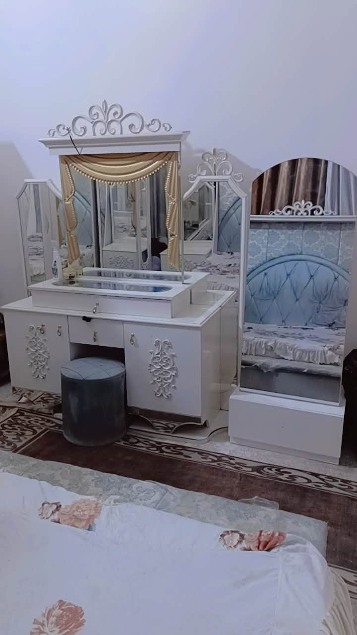 سلام عليكم غرفه نوم كامله نضافة 99‎%‎ استعمال شهر واحد كلش نضيفه مكاني بغداد مدينه صدر السعر 550الف موبايل ***********
