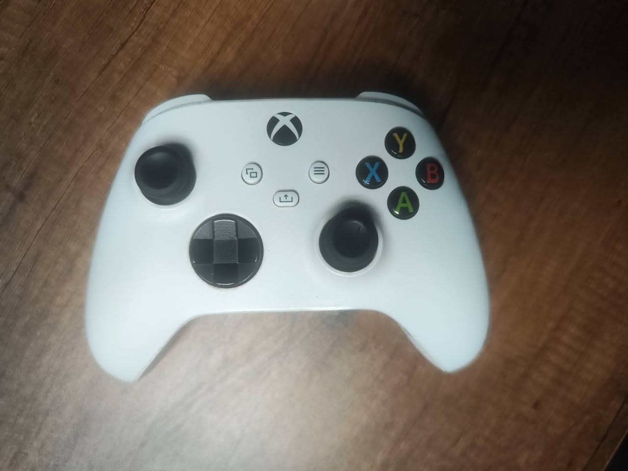 السلام عليكم
جهاز xbox series s 2022
ذاكرة 512 
نظافة الجهاز 95%
محلقات الجهاز كاملة 
الجويستك الاصلي 
كيبل طاقة 
كيبل HDMI 
وياة حساب بي FC 26 
صور فريق ULTIMATE TEAM موجودة بل منشور 
سعر الجهاز مع الحساب 380 الف قفل 
بدون الحساب 370 الف قفل 
العنوان / بغداد / المنصور / شارع 14 رمضان 
الرقم / ***********
لا يوجد توصيل
