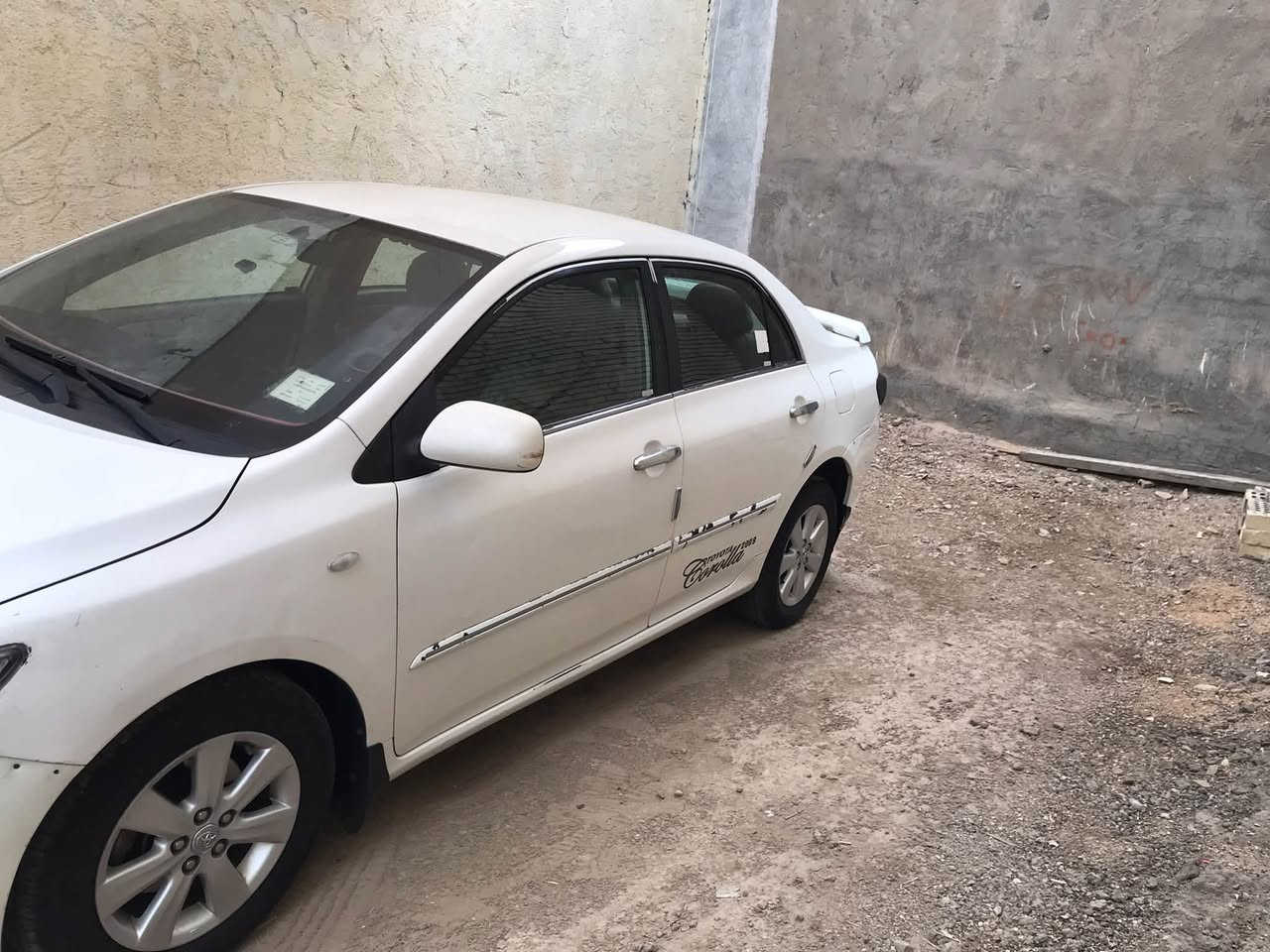 السلام عليكم. للبيع كورلا ٢٠٠٩ خليجي رقم بغداد باسمي محرك ١٨٠٠ گير محرك جيد صدر أمامي وخلفي جديد بيه صبغ جاملغ أمامي وخلفي سعر ٩٥ بيه مجال بسيط العنوان بغداد الدورة /***********  / ***********
