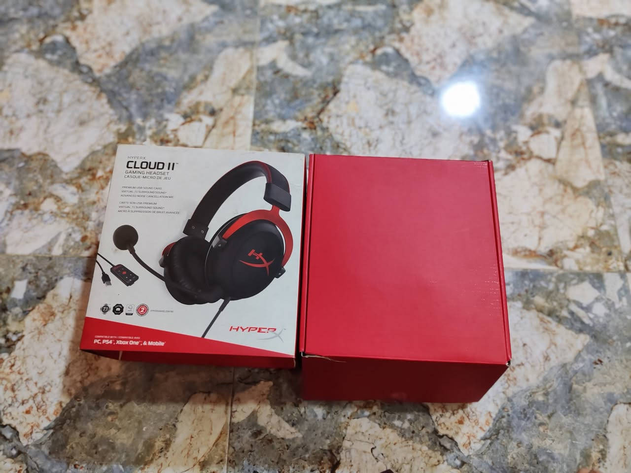 سلام وعليكم سماعه للبيع. سماعة Gaming للبيع بحالة ممتازة 🎧
سماعة هايبر اكس كلاودي مريحة، صوتها واضح وقوي ومناسبة للألعاب، الأفلام والموسيقى 🎮🎶
تجي ويا المايك وسلك التوصيل، وحالتها مبينة بالصور.
✅ نظيفة ومستعملة استعمال خفيف
✅ المايك شغال
✅ الصوت واضح
✅ مريحة للاستخدام الطويل
📦 العلبة موجودة 
💰 السعر: 60 الف وبيهه مجال 
تواصل خاص او ***********
