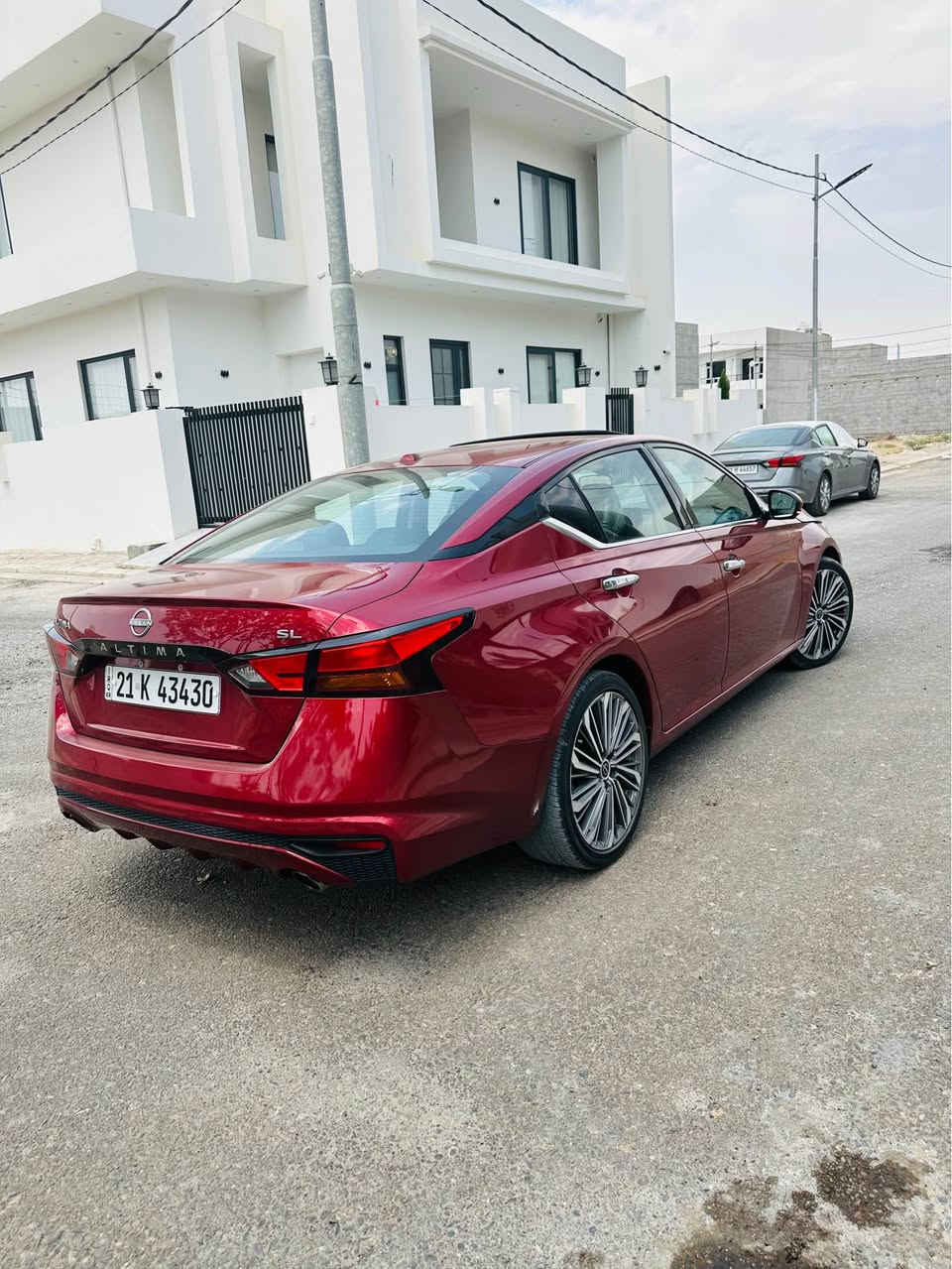 سلام عليكم 
موديل2023 
مواصفات SL فول الفول 
كشنات جلد وتدفئه 
كامرات 360 درجه 
كشنات كهربائي 
قياده ذاتيه 
ويل 19 
سلايت 
شاشه جبيره 
السياره فول الفول بعد ميجي اعلى منها 
السياره جديده مابيها نواقص 
ماشيه 58 الف ميل 
حادثها جاملغ وحافت البنيد بدون دواخل 
ناشر سونارها ورقم شاصيها 
سنويتها لحد 2031 سنويه بسمي 
مكانها خانقين 
سعرها 165 وبي مجال للشراي 
*********** خناقين, ديالى
