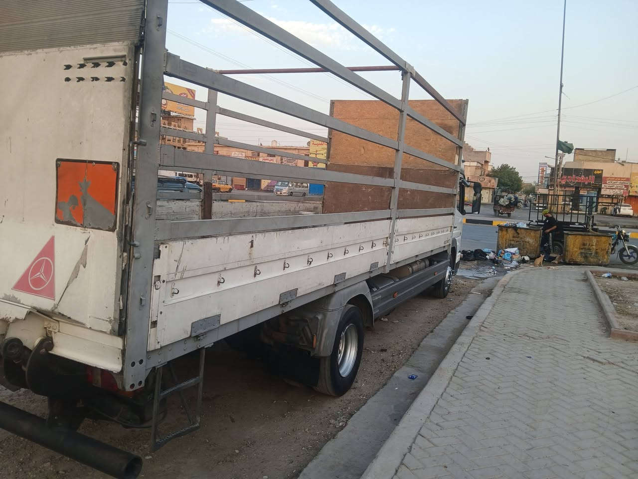 سلام عليكم سياره اتيكو موديل ٢٠٠١  العنوان بغداد مدينه الصدر سياره ممفوله شاصي بدي قماره كفاله رقم الرقم تلفون ***********  ٤ طن ميسان سنويه لغيت ٢٠٣٠ متواجد إلى الهاتف
