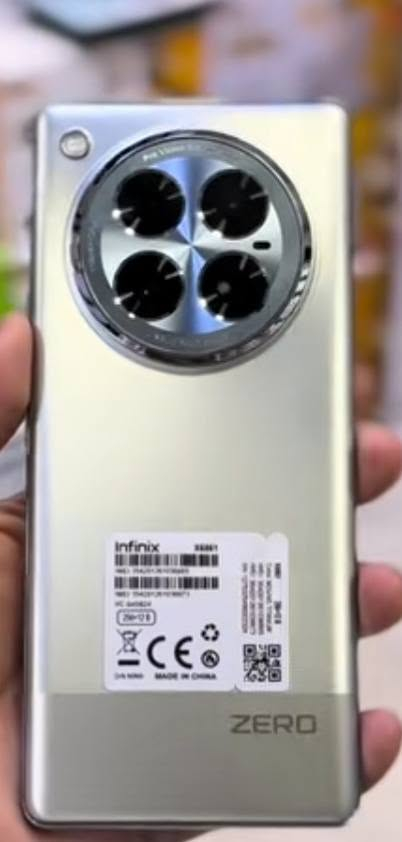 يأتي هاتف Infinix Zero 40 بإنتاجين (نسخة 5G الأساسية والأقوى، ونسخة 4G). إليك المواصفات التفصيلية للنسخة الرئيسية (Zero 40 5G):
الأداء والعتاد
​المعالج: MediaTek Dimensity 8200 Ultimate بدقة تصنيع 4 نانومتر (أداء قوي وسريع).  
​معالج الرسوميات: Mali-G610 MC6.  
​الذاكرة العشوائية (RAM): 12 جيجابايت.  
​ذاكرة التخزين: 256 أو 512 جيجابايت من نوع UFS 3.1 السريع.  
​نظام التشغيل: Android 14 مع واجهة XOS 14.5.  
​📱 الشاشة والتصميم

​نوع الشاشة: AMOLED منحنية الأطراف (Curved)، تدعم 1 مليار لون.

​الحجم والدقة: 6.78 بوصة بدقة +FHD (1080×2436 بكسل).

​معدل التحديث: 144 هرتز (سلاسة عالية جداً في الألعاب والتصفح).

​السطوع: يصل إلى 1300 شمعة (Nits).

يأتي هاتف Infinix Zero 40 بإنتاجين (نسخة 5G الأساسية والأقوى، ونسخة 4G). إليك المواصفات التفصيلية للنسخة الرئيسية (Zero 40 5G):  الأداء والعتاد
​المعالج: MediaTek Dimensity 8200 Ultimate بدقة تصنيع 4 نانومتر (أداء قوي وسريع).  
​معالج الرسوميات: Mali-G610 MC6.  
​الذاكرة العشوائية (RAM): 12 جيجابايت.  
​ذاكرة التخزين: 256 أو 512 جيجابايت من نوع UFS 3.1 السريع.  
​نظام التشغيل: Android 14 مع واجهة XOS 14.5. او باقي مواصفات يمي جهاز راقي رقم هاتف 
***********
