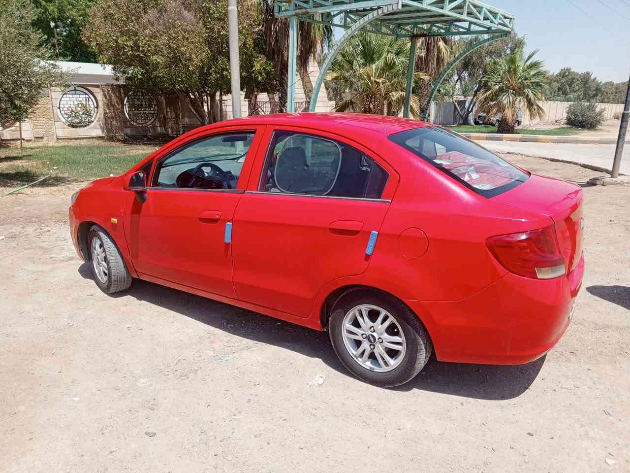 السلام عليكم
شوفرليت سايل موديل 12 
رقم بغداد مجدد لل 30 
گير عادي 
مصبوغة حزام 
كهربائيات كلها شغالة بدون اي جطل 
تحكم مري 
صدر امامي خلفي جديد 
تخم تاير جديد 
مراوس بسيارة گير اوتماتيك 
واذا اكو النترا موديل 2000 
***********
