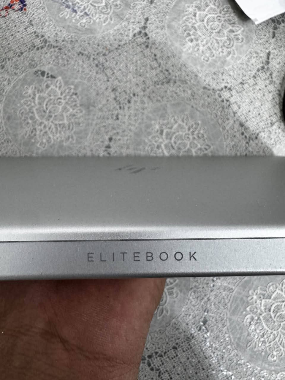 � لـلـبـيـع | HP EliteBook 840 G5

🔹 المعالج: Intel Core i5-8350U
🔹 الجيل: الثامن
🔹 الرام: 8GB
🔹 التخزين: 256GB SSD
🔹 كرت الشاشة: Intel UHD Graphics 620
🔹 الشاشة: قياس 14 إنچ تقريباً
🔹 النظام: Windows 11
🔹 شاشة لمس + بصمة اصابع + بصمة وجه 
🔹 الحالة: نظيف ومستخدم، والجهاز يعمل بشكل جيد
🔹 الفئة: EliteBook — مناسب للدراسة، العمل، الأوفيس والتصفح.

💰 السعر: 350 وبي   مجال        كركوك 📍

📞 رقم الهاتف: ***********

نص مكتوب في الصور:
- العثور على إعداد النظـام > حول المعالج Intel(R) Core(TM) i5-8350U CPU @ 1.70GHz 1.90 GHz ذاكرة RAM المثبتة ٨,٠٠ غيغابايت السرعة: ٢١٣٣ MT/s مساحة التخزين 238 GB تم استخدام ٨٦ GB من ٢٣٨ GB بطاقة الرسومات 128 MB Intel(R) UHD Graphics 620 EngOmar HP EliteBook 840 G5 معلومات الجهاز اسم الجهاز المعالج ذاكرة RAM المثبتة بطاقة الرسومات مساحة التخزين