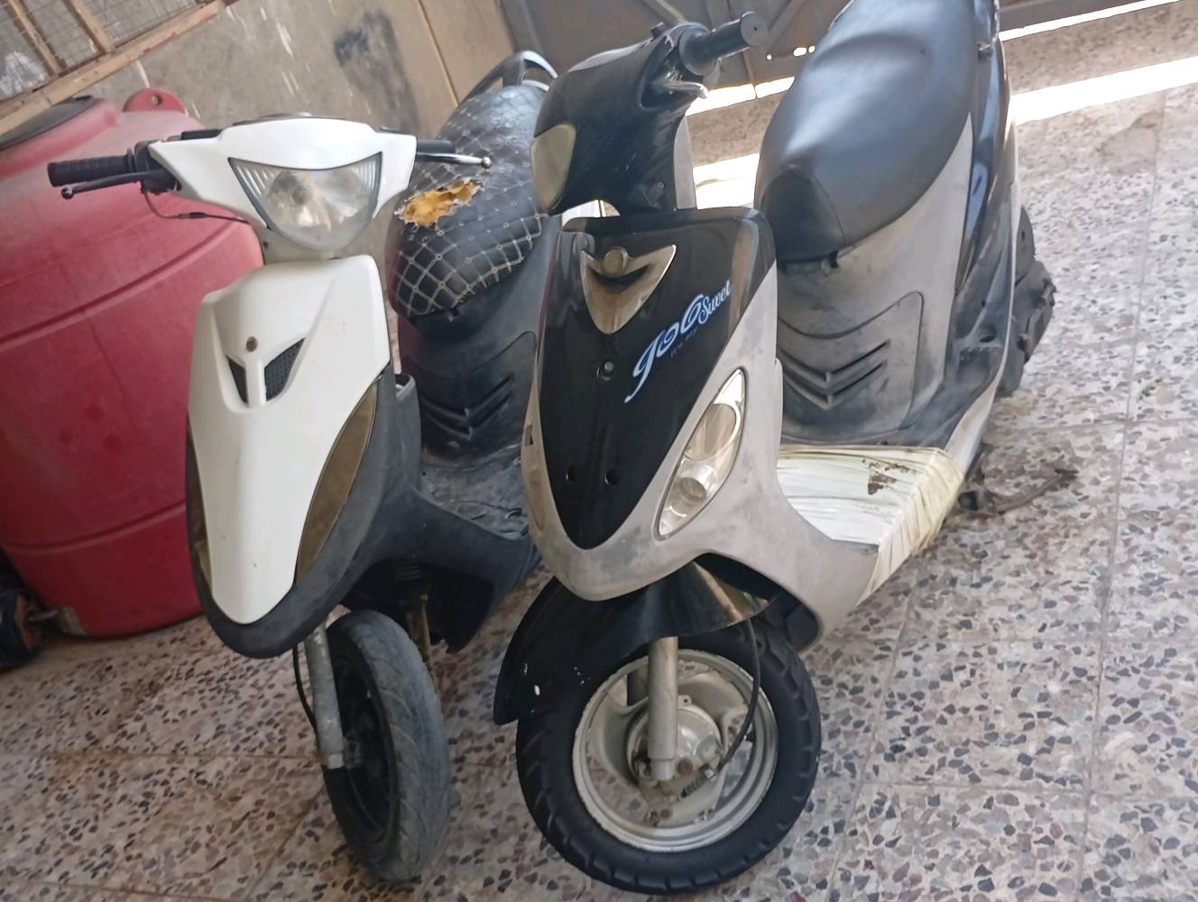 دراجات ثنينهن للبيع شغالات نكره سلف  العده 600 وبيه مجال والمنغولي 550 بكاني بصره ابو الخصيب حمدان