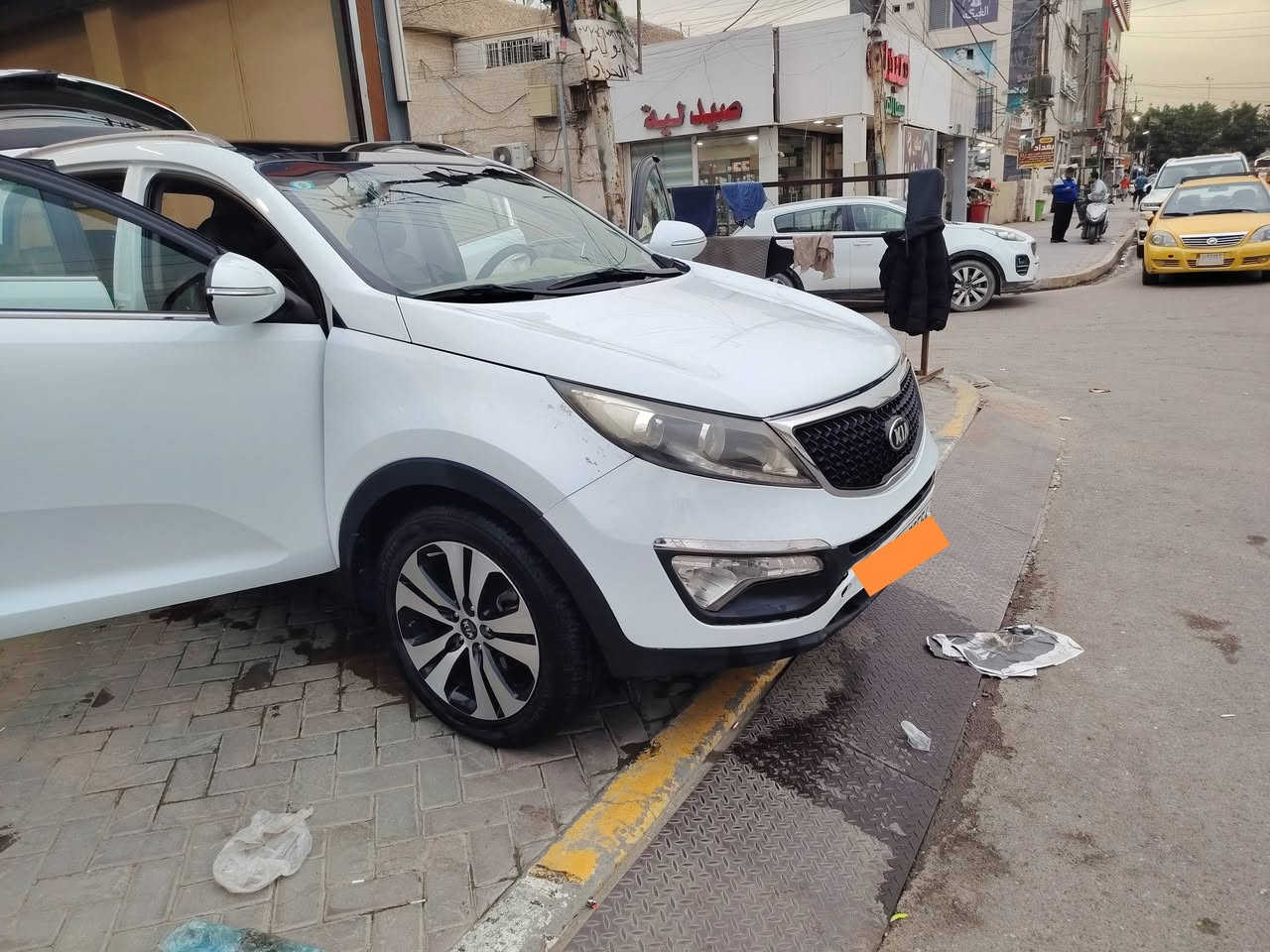 🚘 للبيع كيا سبورتج 2014
🔹 وارد خليجي
🔹 محرك 2.4
🔹 الممشى: 180 ألف كم وقابل للزيادة
🔹 كير ومكينة مكفولات 
🔹 الموقع: بغداد
💰 السعر: 137 ورقة
💵 بيها مجال بسيط حيل 

الملاحظات: 
بيه ملاحظات بسيطة بدون تصليح او صبغ ممبينه ولا مأثرة ع السيارة واضحة بالصور

📞 للتواصل: ***********

