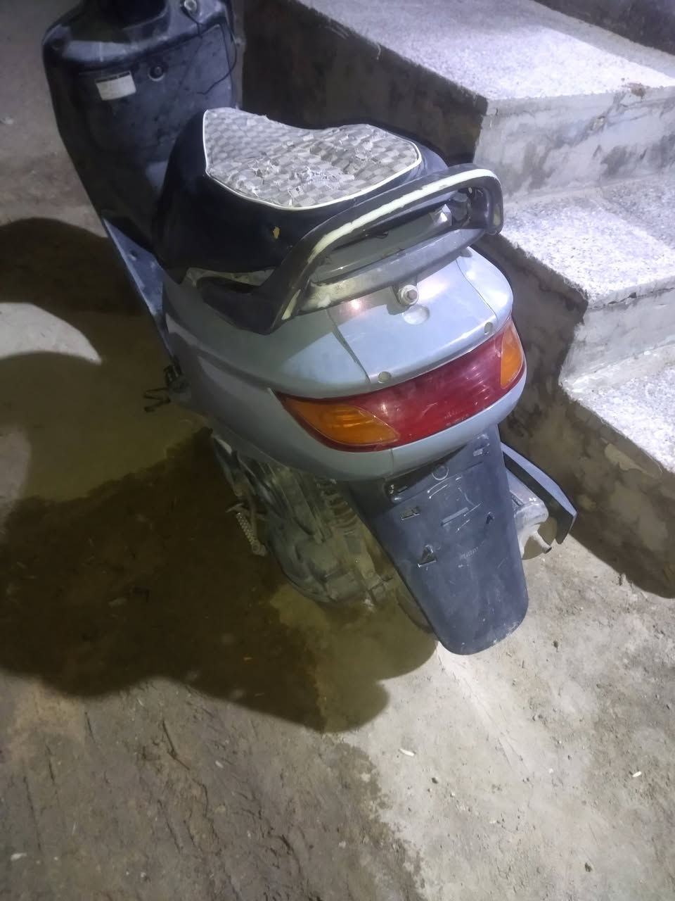سلام عليكم دراجه فراشه للبيع سعر 350 وبيه مجال قليل 

شباب دراجه نضيفه ومرتبه عوزه بس سيم مال سكليتر ب الفين دينار

دراجه تاخذه ربع متصرف عليه غير السيم الله شاهد 

دراجه مكينه نضيفه جيب فيتر وتعال افحص 

اذا شراي راسلني خاص وتدلل مو شراء لتعبني الدراجه محتاجه غسله واني مافارغ اغسله دوام عندي الله شاهد مع السلامه
