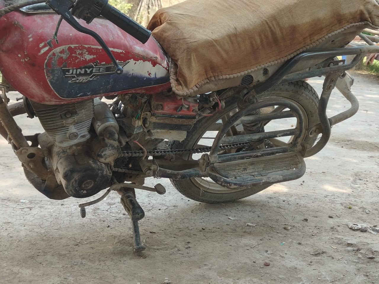 السبام عليكم دراجه للبيع 
شغاله كلشي مابيها كلك كلك ابيعلك كوم حديد 
سعرها 125بيها مجال 
تفضل خاص 
اتصال/***********
@إشارة
