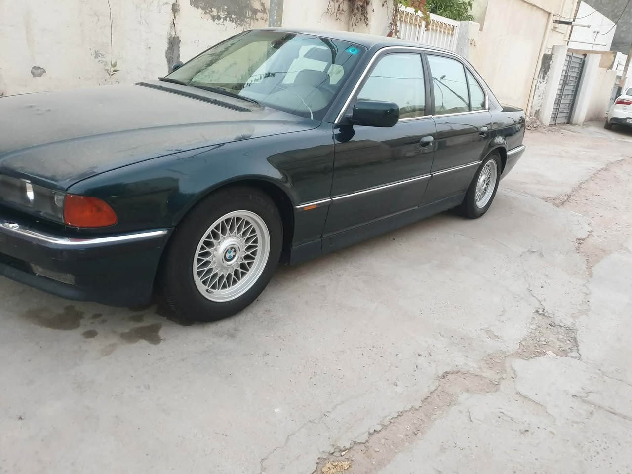 للبيع BMW//E38//مديل 98
.حجم المحرك 740i//v8

.(مواصفاته)
.تبريد ثلج امامي خلفي 

.صندوق شفط 

.تحكم مري جهتين 

. تحكم ستيرن 

.كشنات خزن تحكم اربع وضعيات 

.برده خلفيه كهرباء 

.كير محرك تخم تاير كله بل شرط 

. السيارت نضيفه واحله من الصوره 

.لاضربه ولا صبغ ولا تبديل عله وضع شركه

. رقمها بغداد مكان السيارة بابل حله 

.سعر 105$

للاستفسار اتصال على الرقم التالي اني مكلف 

(***********)

(***********)
