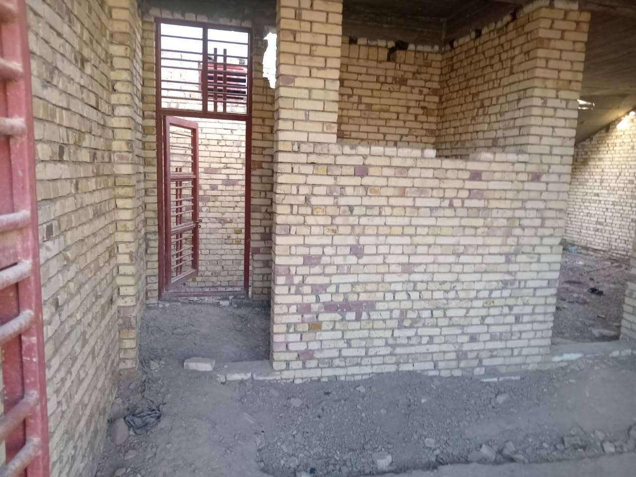 سلام عليكم 🤝
🌀🌀عرض مميز بسعر مميز بلااااش🌀🌀
بيت هيكل بمساحه ٢٠٠متر مع قطعه بمساحه ٢٠٠ متر تصلح حديقه للبيت مساحة العقار ٤٠٠ متر ٢٠×٢٠
🗣تفاصيل البيت 🗣
١_غرفة نوم واحده ٥×٥ 
٢_صاله واحده عملاقه ٨×٦
٣_مطبخ حار+مطبخ بارد (مطبخين) 
٤_صحيات خارجيه +مجموعه صحيات داخليه
٥_مناور اثنين 
🔻العنوان🔻
كربلاء _طوريج الحولي شارع العلماء (حي الزهراء) عن الشارع العام ٥٠ متر خدمات كامله 
☎️للتواصل ☎️

📱***********
