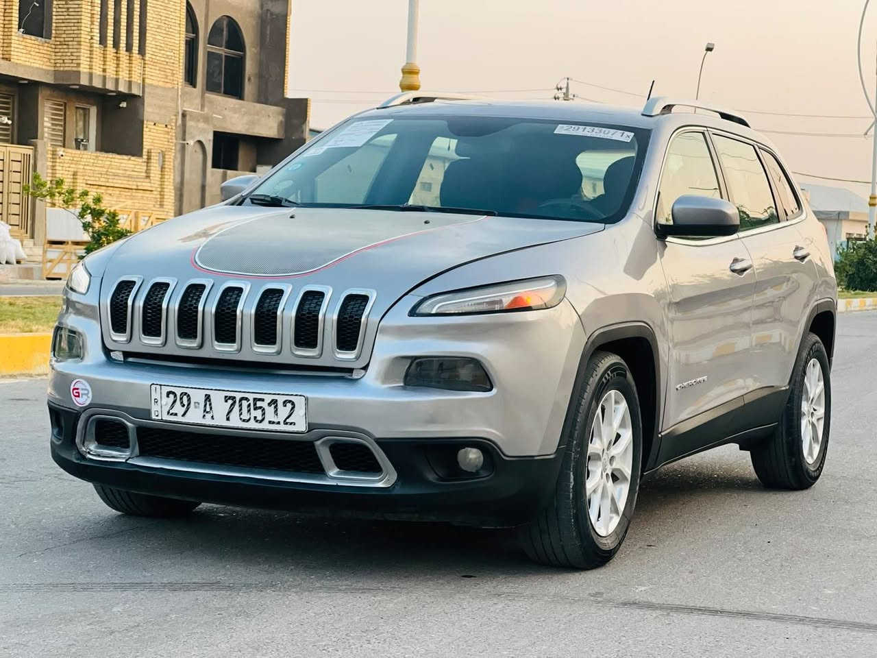 السلام عليكم للبيع جيب شيروكي موديل 2018 رقم واسط تحويل بسمي 
 بيها بنيد وجاملغ تبديل وصبغ طرف الباب الخلفي والداير الخلفي جهت العبري 
شاشه كامره 
قطعتين تبريد 
وباقي المواصفات 
السياره جاهزه كير محرك حداده تبريد تخم تاير جاهزه للخير  
السعر 105 وبي مجال 
مكاني ناصرية مركز 
للاستفسار الاتصال على الرقم ***********
