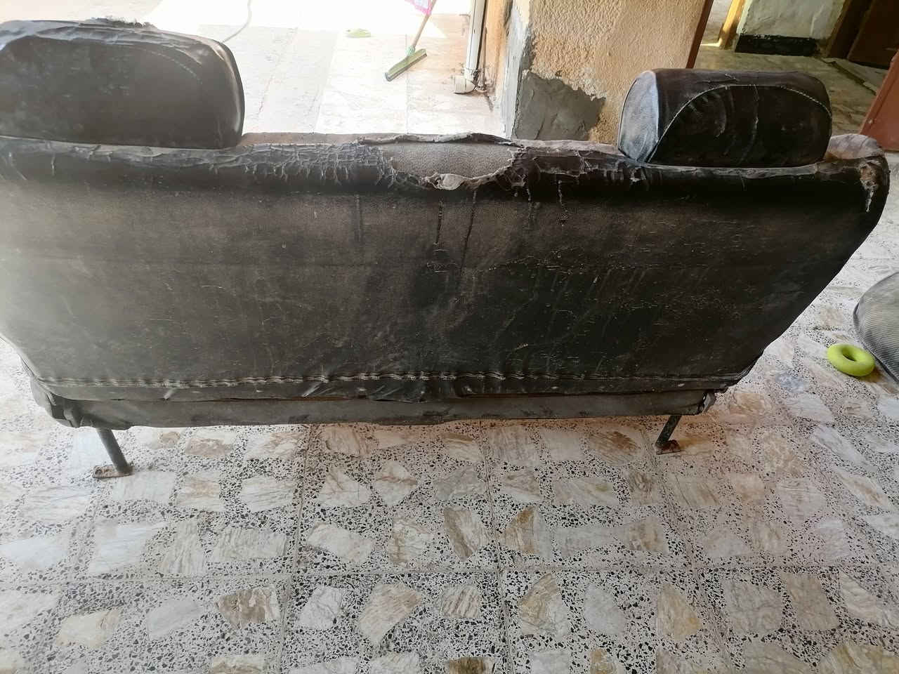 كشن خلفي كيا بستا نضيف حاويه للبيع السعر ٥٠ مكان ديالى بعقوبة ***********
