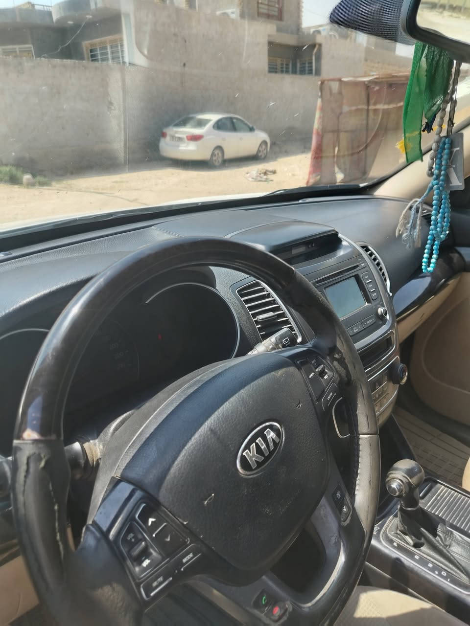 سورنتوا ٢٠١٤ خليجي 
مكفوله كفاله عامه فقط اقل الشير بالباب خلف السايق مسويه بارد 
حساس خلفي
كاميرا خلفي
ثلاث قطع تبريد
كشن كهربائي
السياره ماشيه ٢٨٢
مكينة وكير خير من الله
 السعر ١٦٥ وبيه مجال
دكتور احسان
***********
