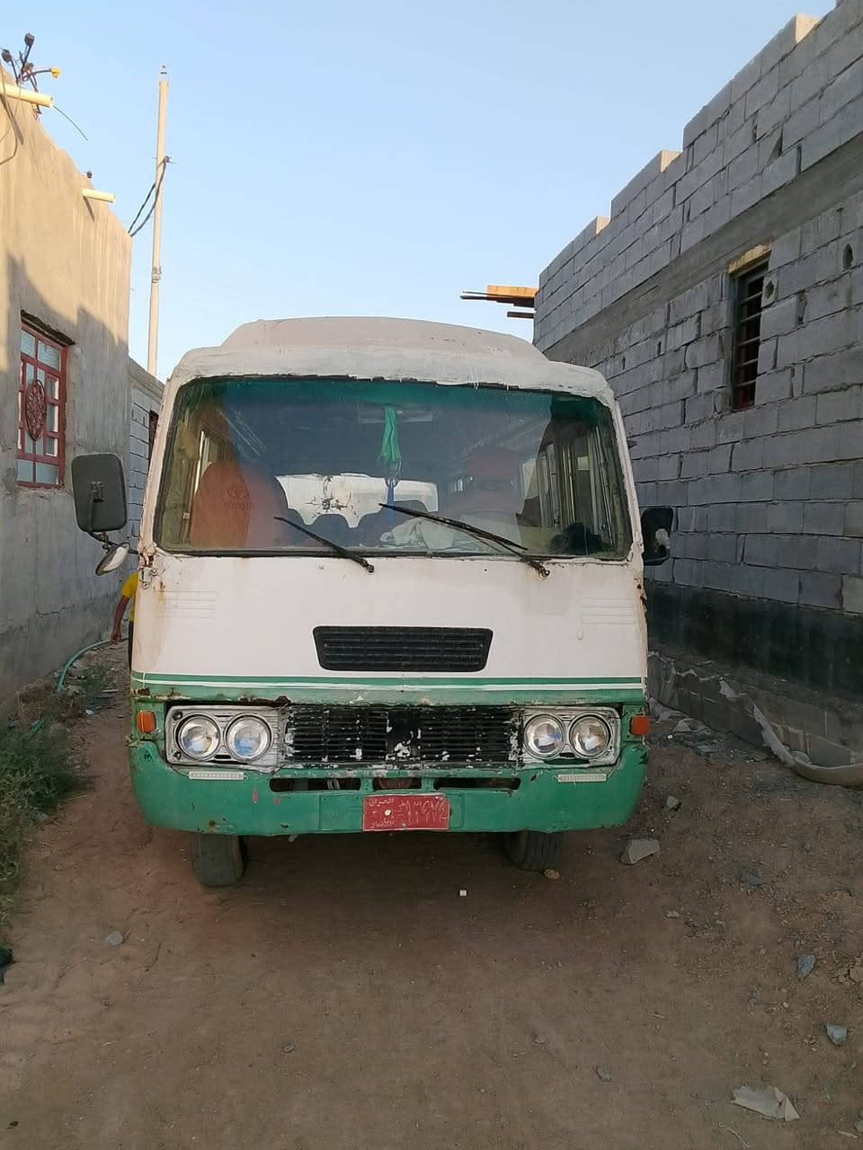 السلام عليكم كوستر موديل 86 محرك فيفي تي الكهربائيات شغاله المكان البصرة كرمه علي السعر 3مليون وبيهه مجال اتصال على الرقم ***********
