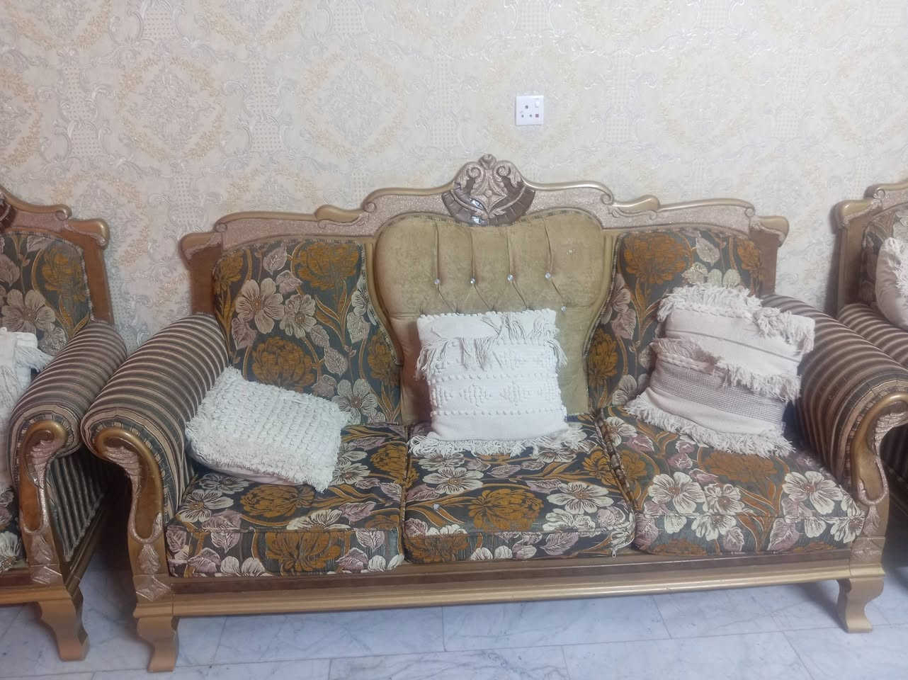 تخم جوزي للبيع ٤كراسي مع ٢كرويته ١٠نفر نضيف جدآ مع طبله كبيره و٤طبلات
تخم بيجي ٢ كراسي وكرويته ٢ نفر وكرويته ٣نفر
الرقم ***********
