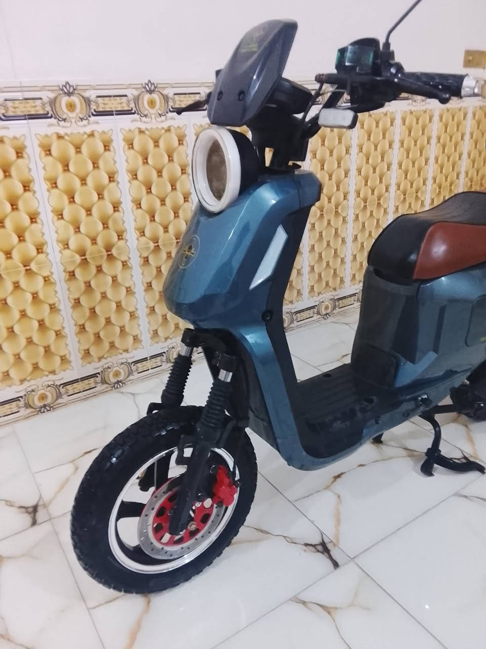 ٦ بطاريات • ٣٠٠٠ واط • سرعة ٩٠