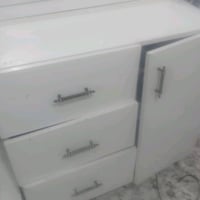 ميز • مكسورة • تبديل زجاج