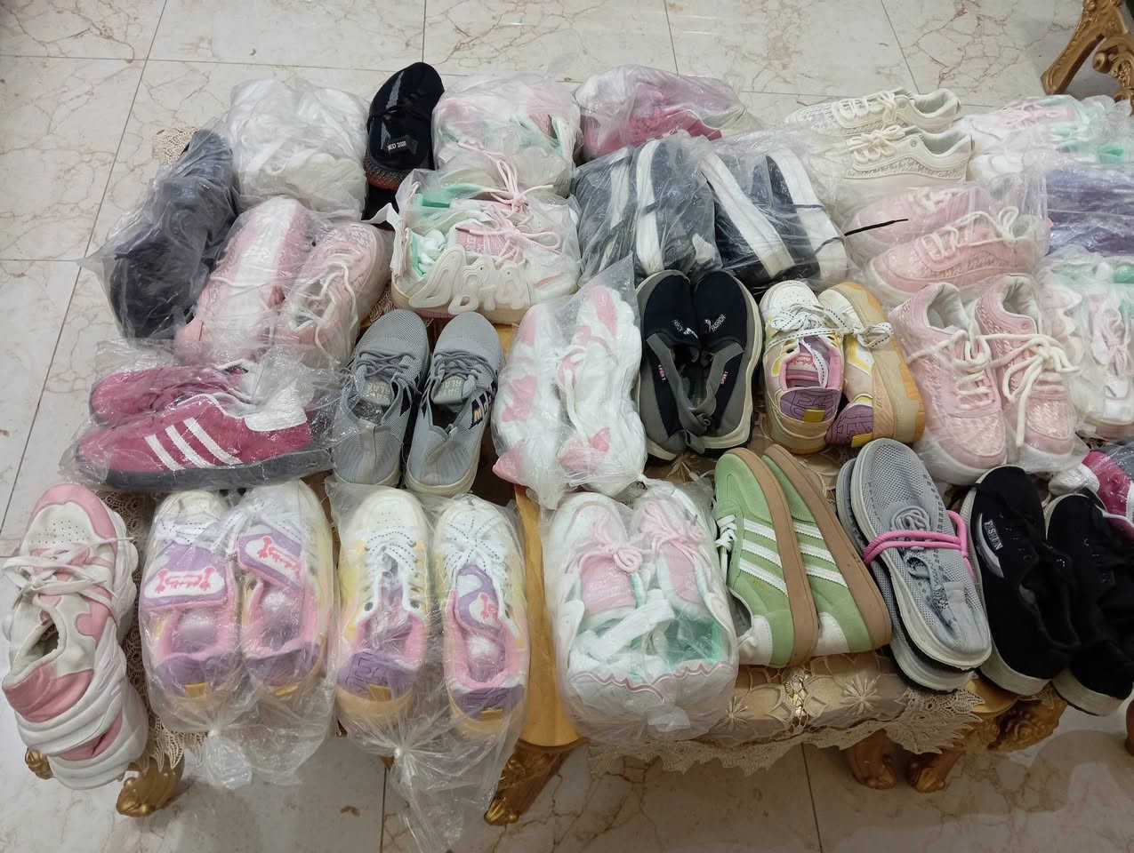 للبيع بالحمزه المدحتيه شي ان اوربي قياسات من 30الى 41 بيع شلع بيهن 60زوج زوج ب5 
***********
