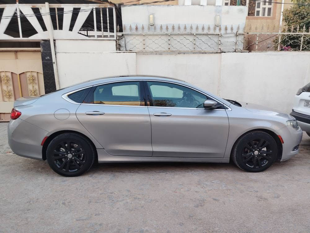 ‏السلام عليكم
🤍
‏🚘 كرايسلر C200 موديل 2015
‏رقم بغداد والسنوية للـ2028 وباسمي
‏
‏🔹 مكينة 2400 بحالة ممتازة
‏🔹 كير 9 نمر ماوس ممتاز
‏‏🔹 حدادية جديده هستوني مسويها
‏‏‏❄️ التبريد شغال وبارد  ثلج بس منقص غاز شويه واي شي غير التنقيص اني اتحمل مسؤوليته
‏🔹 شاشه صغيره +كامره
‏🔹 منظومة زينون أصلي وكالة بمدى 300 متر
‏‏🔊 سستم صوت Infinity أصلي ومجهز
‏
‏حادثها باب السائق فقط ومبدله وصور الحادث موجوده بالمنشور  ، بدون أي ضرر داخلي. وبيها باردات بسيطه ممبينه السونار مرفق بالمنشور
القماره جارده مسويلها كلير وهم جردت
‏
‏دواخلها نضيفه 
‏💰 السعر 85ورقة
‏والمجال بسيط تقديراً للجاد وصاحب كلمة
‏ملاحظة
‏السياره نقصها تايرات و التحكم مال التبريد والمسجل ميشتغل
‏📍 النجف الأشرف — 
‏📞 ***********
‏ النجف, العراق
