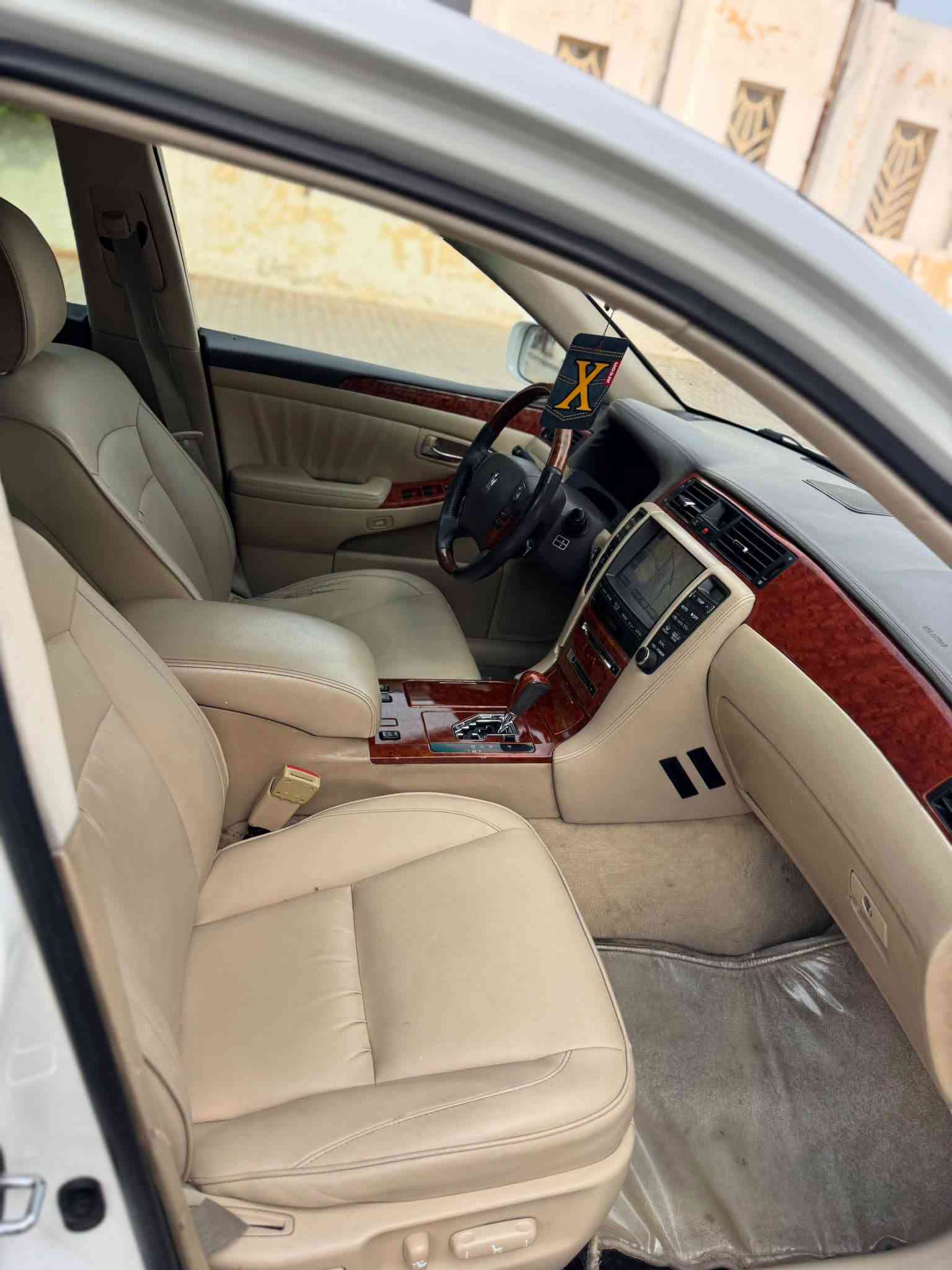 شاهينه للبيع قرار 102 تسجيل جديد  السياره بعد احلى مما بصور كلش نضيفة حته دعاميات كفاله من الصبغ جديد بمعنى الكلمه تجي وتشوف وتشلع عيوني 

✅موديل 2007 اصل 

✅3 دكم فتحه كرستال

✅شاصي 182 

✅برده خلفيه 

✅قطعتين تبريد

✅تحوير جوه نجف فوك امارات

دشبول نضيف كلش وسياره غرفتهة تخبل 

✅داخل جلد بيجي 

✅حداديه من طول لطول جديده ماعايزه برغي 

✅حساسات خلفي امامي شغالات 

✅مثبت سرعه شغال كلشي شغال بيهة سياره 

✅مكينه وكير جدد وكل دوانز مابيهة تجي وتشوف بعينك 

✅بعد بيهة هواي شغلات مذكرهن شنو تريد اتصل وبيك خير ودلل 

✅المكان نجف 

✅السعر 168 وبيهة مجال 

✅***********
