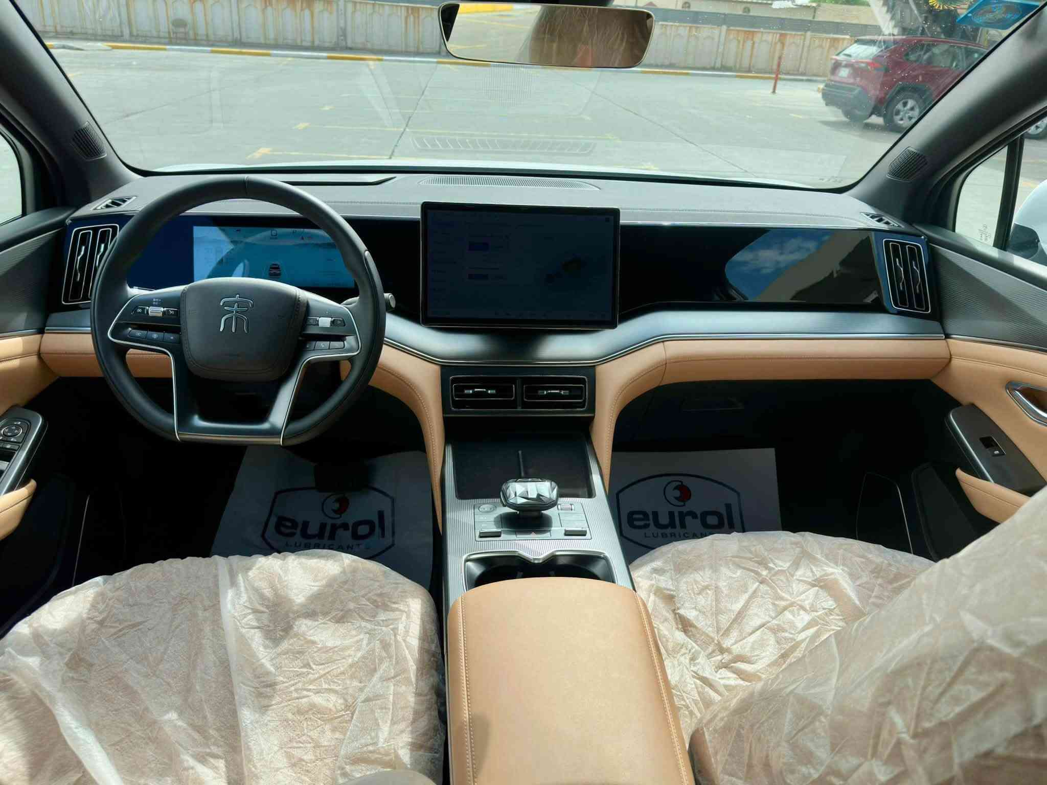 BYD SONG L
سنة الصنع :-2025
عداد المسافة الكلي :-6500 كم  فقط
مدى البطارية :-120 كيلو متر
المواصفات :- 
1- فتحة سقف بانوراما
2- بصمة ابواب وصندوق وتشغيل
3- كرسي السائق فقط كهرباء
4- داخل جلد مشمشي 
5- شاشة قلاب 
6- 5 كامرات
7-حساس امامي خلفي + رادار امامي
8- نظام حماية مراقبة بالكامرات DVR
العنوان :- الكرخ - حي الخضراء
السعر :-32.250.000د.ع بيه مجال جدا بسيط
للتواصل :-***********
