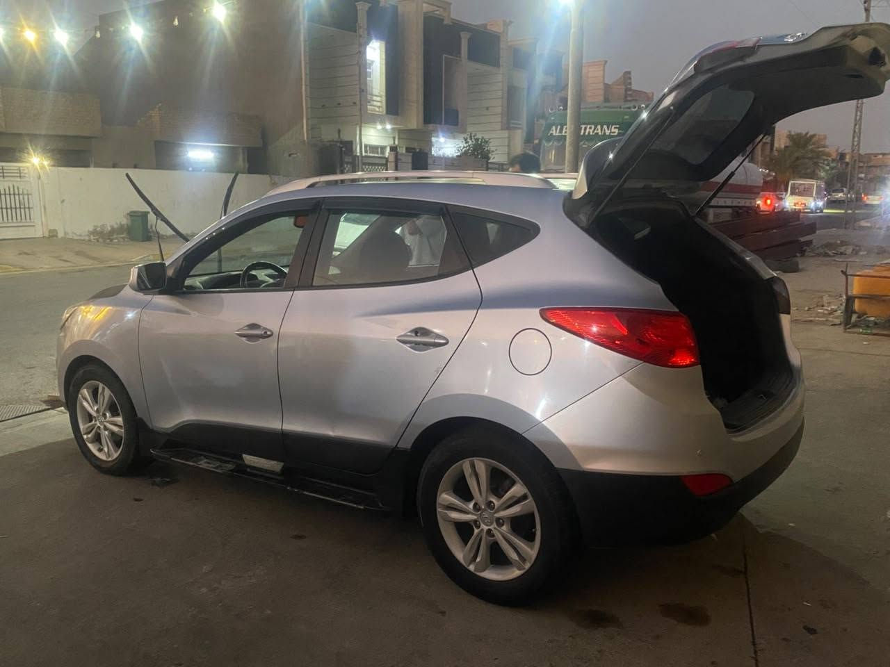 سيارة مال بيت ماشيه ١٦٦ الف قابل للزياده
السعر ١٠٠ وبيها مجال
للتواصل واتساب
***********
الموقع الانبار فلوجه 
توسان ٢٠١١ امريكي ضربتها كلش خفيفه بدون دواخل صبغ ٣ قطع بدون معجون ودواخل بنيد وجاملغات اماميه فقط
 بداية جراد خفيفه بالقماره
