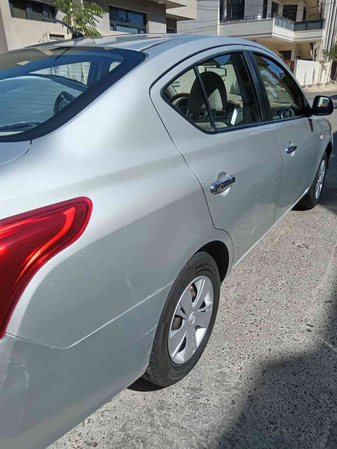 نيسان صني موديل 2020 سيارة نظيفه مال بيت ماشيه 114 بيها مكانين بارد قليل بدون صبغ بيها دفتر بنزين سنويه 2030 تنتهي سيارة جاهزه السعر 104 بي مجال ***********
