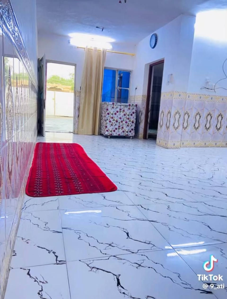 سلام عليكم للبيع بيت المساحه 150 متر طابو زراعي سند   25 طابق ونص  العنوان جامع طاه قرب سواق ابو سمير السعر 67 وبي مجال ***********
