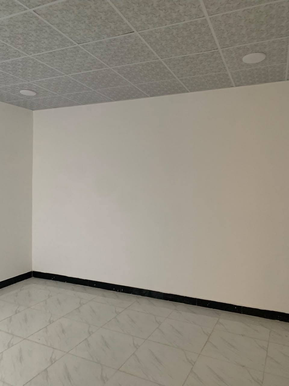 الدار للبيع مساحة 100 متر بناء بتصاميم حديثه طابو ملك صرف كما موضح في الصور وعلى الخريطه منطقه 7 الف قرب جامع صهيب الرومي بسعر 70 مليون وقابل للتفاوض للاستفسار الاتصال على الرقم *********** مكلف في النشر
