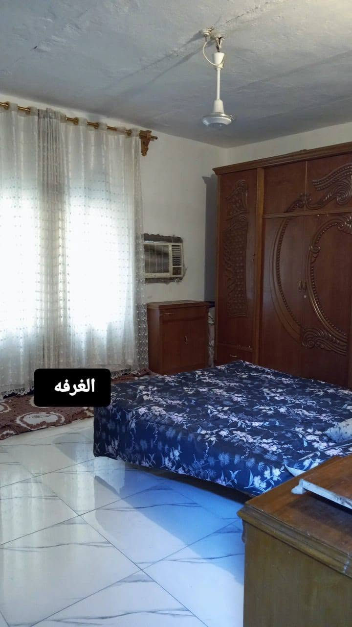 #بيت للبيع بمساحة ٢٠٠م في حي دجله قريب عن السوق والمدارس مع توفر كافة الخدمات ويتكون من طابق ونصف علما ان البناء طابوق والسقف عگاده
للاستفسار الاتصال :
***********

نص مكتوب في الصور:
- الاستقبال
- باب الاستقبال
- باب الهول
- الغرفه
- باب الصاله الهول
- الصاله
- المطبخ