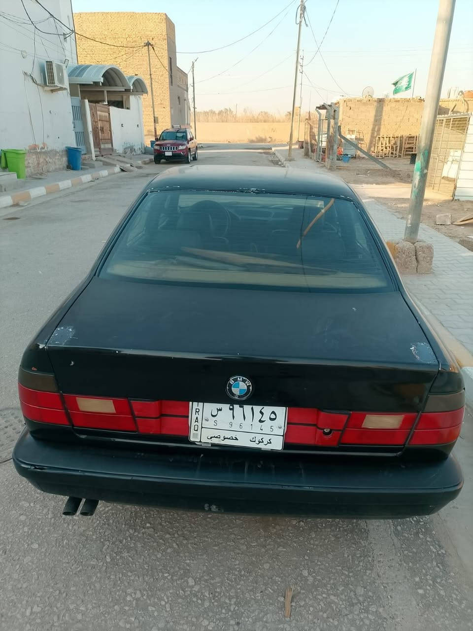 السلام عليكم سياره بي ام 525 سنويه27 السياره كير ومكينه مكفولات لحداديه 60/100 كهربائية نضيفه تبريد شغال السياره بيه ضربيه شبر خشم الجاملغ المامي السياره مسكر  العنوان الديوانيه السعر45ورقه للستفسار ***********

