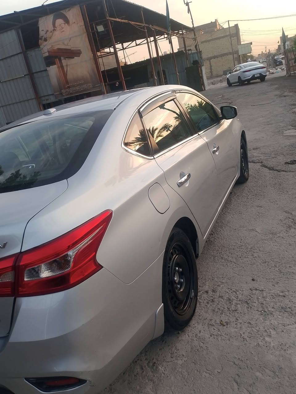 السلام عليكم نيسان سنترا موديل 2019سياره كامل موصفات صبغ بيها ثلاث قطع السياره كير مكينه مكفولات تبريد تدفه شغالات صدر تايرات جديد السعر 105وبيها مجال الاستفسار اكثر اتصل ***********العنوان بغداد الامين
