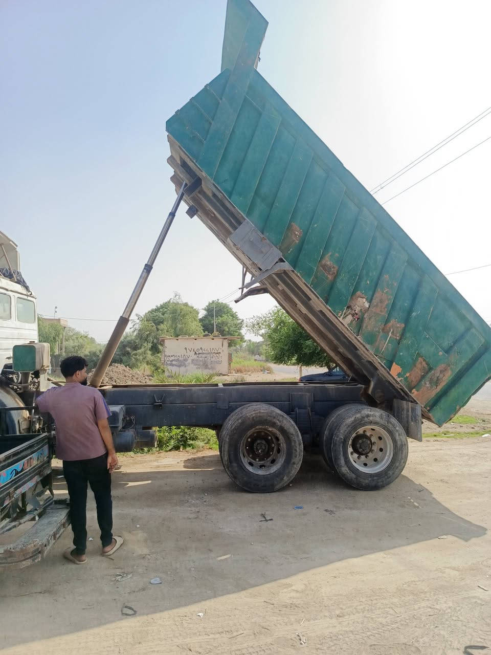 للبيع بدي واقع حال الطول 5متر وعشره سانتيم راجع أربعين للاستفسار اتصال ***********..اسيا ***********السعر15ورقه وبي مجال للشراي كاعيه البدي جديده والونج جديد بلباكيت فقط خياس بسيط بلجوانب
