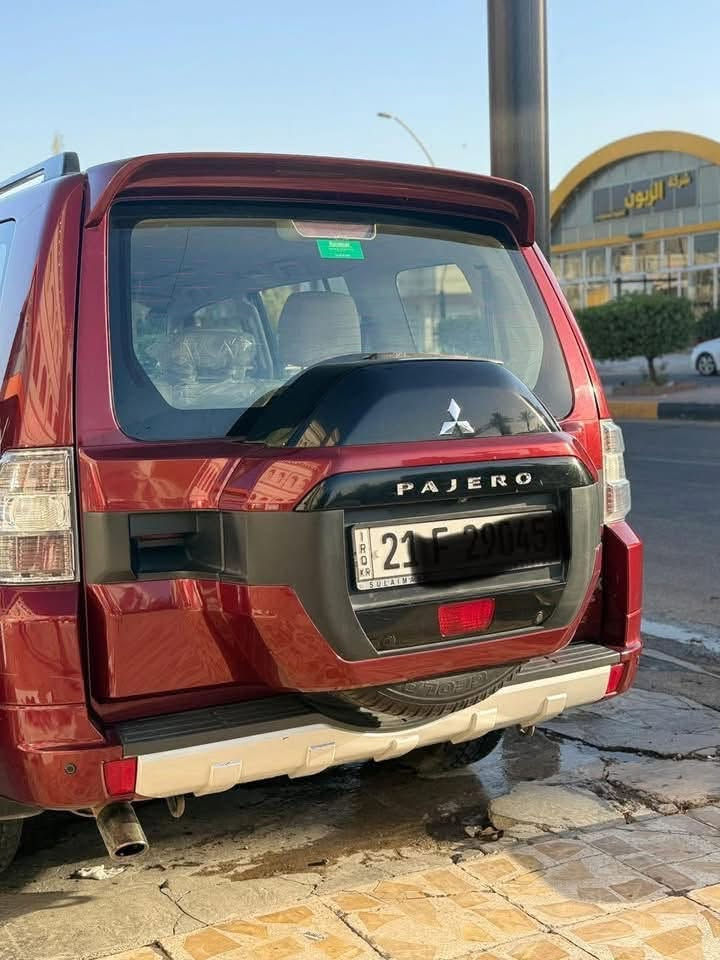 السلام عليكم 
باجيرو موديل ٢٠١٦ فوووول مواصفات رقم اربيل الدولي اتريد تحويل اتريد وكالة السيارة جديدة جدا تخم تاير حدادية جديدة محرك مكفول وممفتوح كير جديد ممفتوح السيارة مال بيت جناي تاخذها وتدعيلي اللون مميز 
المواصفات:
كراسي كهرباء
شاشه وكامره 
حساس خلفي
دمام بالجنطه
علامه على البنيد
لايت زنون 
زراك لايت
محرك 3500 V6
7 راكب
3 قطع تبريد
دفع رباعي4*4
فتحة سقف وباقي مواصفات الحبتور معروفه
ماشيه 130 الف 
السيارة جديدة جدا 
سعر السيارة 165 $
العنوان بغداد الوزيرية
***********
