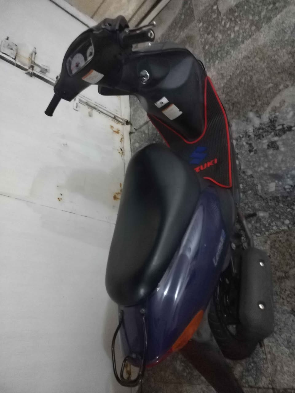 سلام عليكم لبيع دراجه SUZUKI وكيل مامفتوحه بعده وكيل دراجه سلف كهربائياته كله شغاله زوج تايرات جديدرايده 500  مكاني ميسان للاتصال:*********** عمارة, ميسان
