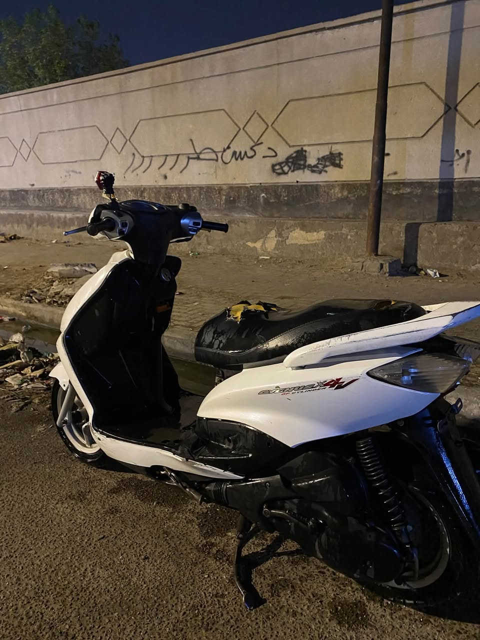 للبيع سكنس نثيه 140 نضيفه
عوزها ترتيبات تريشه صفح وواقيه مال كور
سعرها 450
مكاني بصرة دور الضباط 
***********
