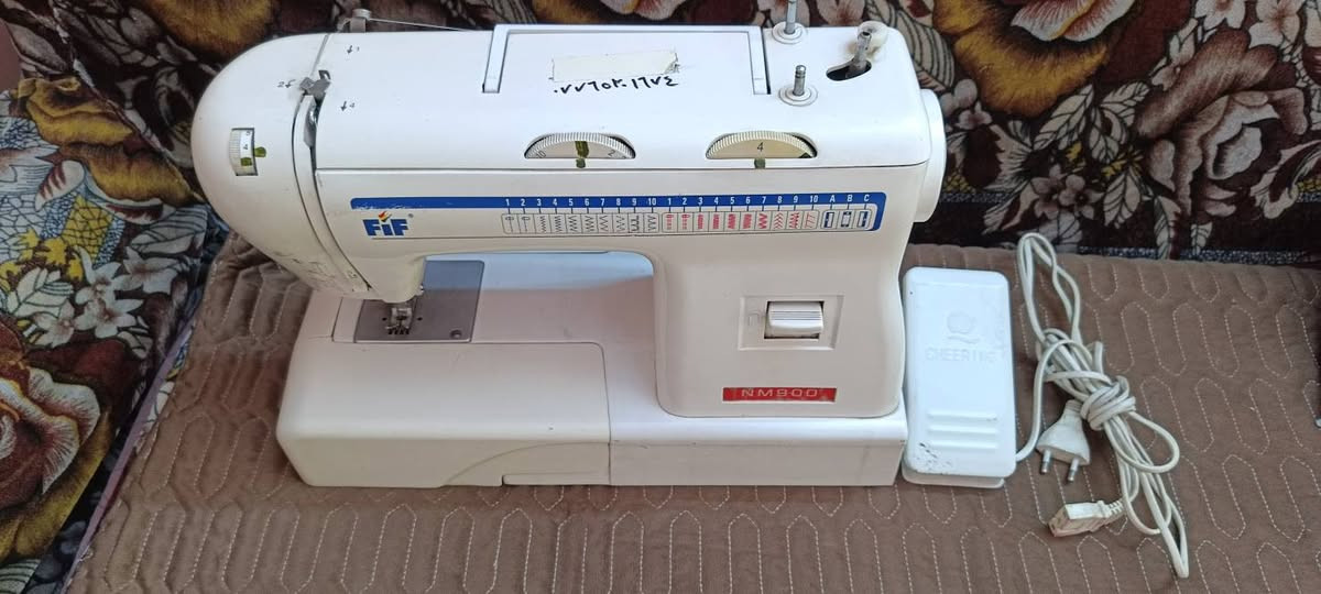 مكينة خياطة FiF شغالة مابيها اي خلل ونظيفة اخت الجديدة استخدام قليل رايدها ب 75 وبيها مجال شي بسيط 

مكاني : بغداد
