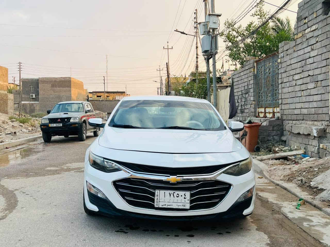 سلام عليكم  عندي ماليبو موديل 20 معوقين  صارت حره    لسياره بيه جامبغ وبنيد امبدل بدون دواخل ولباقي كفاله لسياره تبريد وصدر ورادير مي وتخم تاير كله قبل شهر بدلته وباتريك جديد  هم بدلته مكينه وكير 2023 بل كارتون لسياره مامتعوبه فول مواصفات ماعده لفتحه  راعيه موجود بل ديوانيه وصديقي رقمه قادسيه لحداديه لخلفيه 50 بل ميه  يرادله ترتيب  لسياره سعره 95 وبيه مجال للشراي *********** بي واتساب مكان لسياره لبصره قضاء القرنه  ملاحضه باب لسايق بي خسفه ومرجعيه عل بارد

