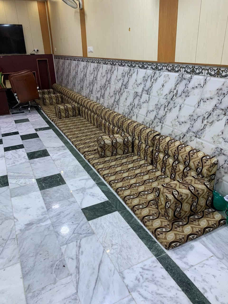 ديوان للبيع سفنج مضغوط بعده جديد عدده9قطع سعر 500الف
واتساب***********
