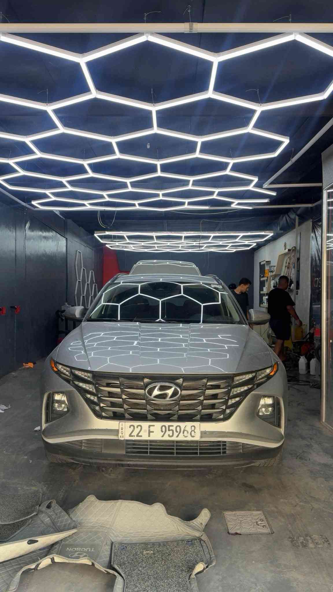 سلام عليكم
توسان امريكي موديل 2022 لون سلفر نص فول

رقم اربيل ب اسمي هزه وسنويه وكلشي جديد 

حادث شطح  بدون شاصي ولغد صور موجوده وبچم كبس 

وسونار ويه الصور ناشره بيع مستعجل 

تحويل شوكت متريد السعر 158قفل من الاخير سياره حلوه وجديده وسعر مناسب  رقم ***********
