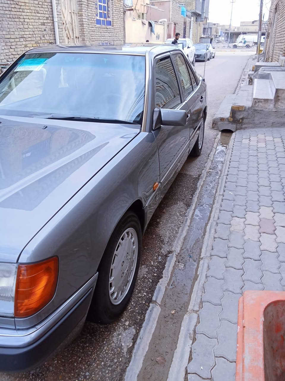 السلام عليكم ورحمه الله وبركاته
مارسدس دب حجم 300 رقم بغداد نكليزي مشروع وطني 
سياره جديده وجاهزه ومكفوله كفاله عامه من كلشي مجرد مصبوغه على جراد صبغ جماليه لاظربه لا خياس لا قواعد لا برانكيتات كله سليمه 
موديل 90 المكان ناصريه المركز 
للاستفسار تصال على الرقم ***********
 السعر 88 بيه مجال
