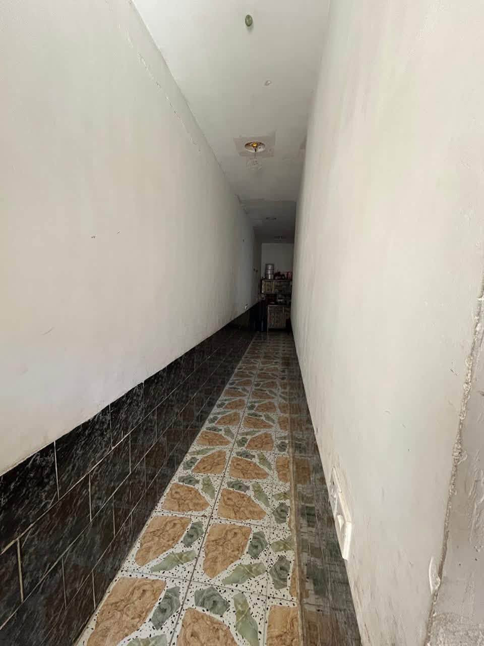 🏠 دار للبيع | فرصة مميزة
📐 المساحة: 100 متر
📏 الواجهة: 5 متر × العمق: 20 متر

✨ تفاصيل الدار:
• صالة
• مطبخ
• صحيات
• الطابق الثاني يحتوي على غرفة نوم واحدة 💤
• إمكانية إضافة غرفة نوم ثانية حسب الرغبة

📍 الموقع: شارع أبو نزار

💰 السعر: 50 مليون دينار
🔸 يوجد مجال بسيط للتفاوض

📞 للتفاصيل والاستفسار:
***********
