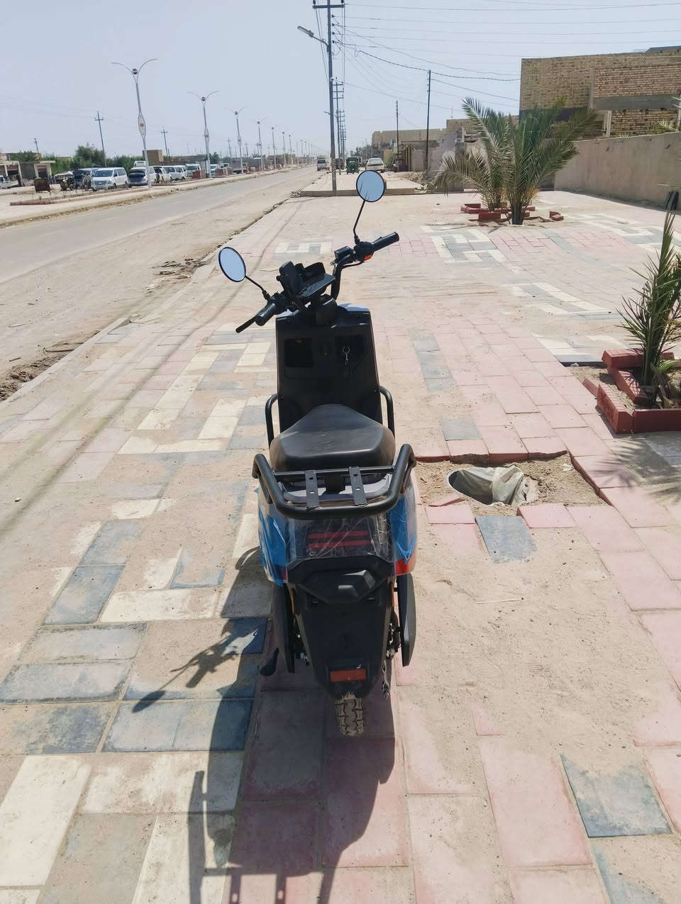 يالله السلام عليكم 
دراجه شحن للبيع نضيفه وجاهزه 
سرعه 60 
شحناها يمشيك 40 كيلو 
شاحنتها وياها وصندوگ وياها جاهزه دراجه 
للأستفسار اكثر ‏‪***********‬‏

