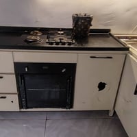 كاونتر  3 قطع مع طباخ مع شافطه دهون للبيع السعر 350.  رقمي  0777706023...