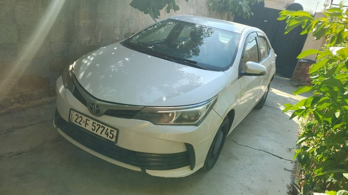 تیۆتا کرۆلا          toyata corolla        مۆدیل 2017   ..    دەرگای لی سەکن و پشتی سەکن  گۆراوە بە بیلادی   بە کوردی دوو پارچە و نیوی هەیە  بی مەحجون بی لیدران       پیشی یەک قنجی بچووکی هەیە    بی ئەوەی گیشت بیتە  بەدەنەی   مەستەرەی پشتەوەی لیدراوە ناو حەوزی نەگرتووە   سەیارە هی مەعرەز نیە  وا دوو ساڵە لەی خۆمانە     بی مەسرەفە   و توندو تۆڵە    گیرو مەکینە بەشەرت   تەبریت سارد و گەرم بەشەرت  سەنەوی نویە هەزە نویە   هەموو زانیاریەکانم نوسیوە  گەر موشتەری تەلەفۆن بکە لە خزمەتام   شوین هەولیر     ***********        ***********                 سعر   ،   118و کەمیک مەجال أربيل, العراق
