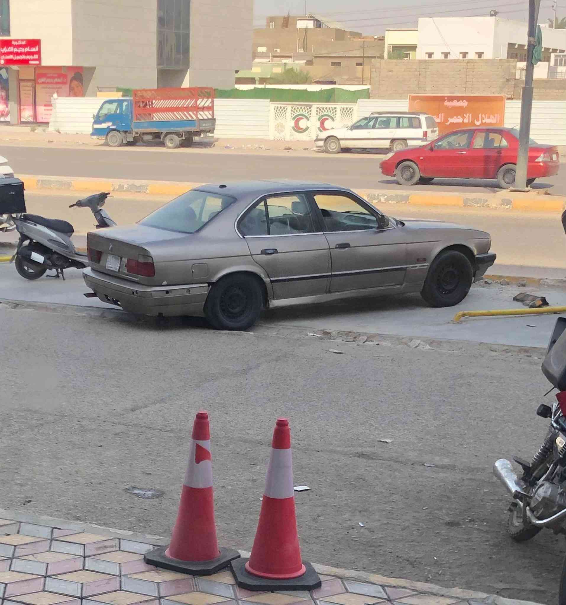 سلام عليكم
للبيع بي ام 525 مسكر فانوس كير عادي 
موديل ٨٩ مكينه كير تبريد كفاله حداديه ٦٠ بال ١٠٠ 
داخله نضيف ومدوشمه جديده مكاني ديوانيه طريق الدغاره متواجد خاص السعر ٢٦ وبيها مجال رقم كركوك رقم موبايل *********** وهذا بي واتساب فقط ***********
