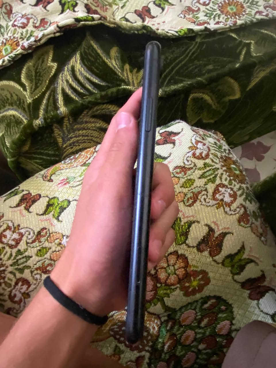 السلام عليكم متوفر xr
الجهاز ما مفتوح ما مبدل ولا قطعه كلو شغال شرط الفحص باي مكان تريد 
بطاريه 79
فيس ايدي شغال 
سيمكارت شغال
كامرات دمعه
نموذج m
ذاكره 64
الشراي خاص او عل رقم الرقم بي واتساب ***********
السعر عل خاص الي يكسر بل جهاز يسمع كلام ما حلو
