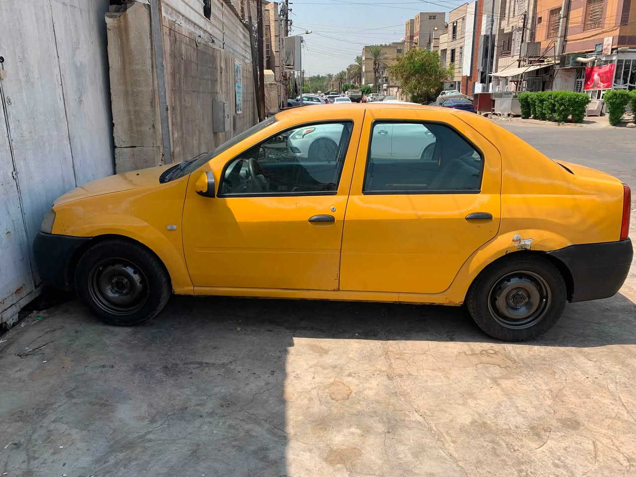 سلام عليكم رينو لوكان 2009سياره خير من الله بور ستيرن بس بيه شويه نقوصات بيه ضربه بل جملغ اليمن واليسر ونفس المكان وموضح بل صوره والباب اليمن بي هاي الضربه ابينه بل صوره تبريد خير من الله ثلج وشاد مروحه مال ستاركس اضافيه السياره مصفره هيئه وغرمات تشتري السياره كامله وصدره 60/100مو كلش السياره مكانه بغداد 
*********** بي واتساب 
$30وبيه مجال حك جيتك
